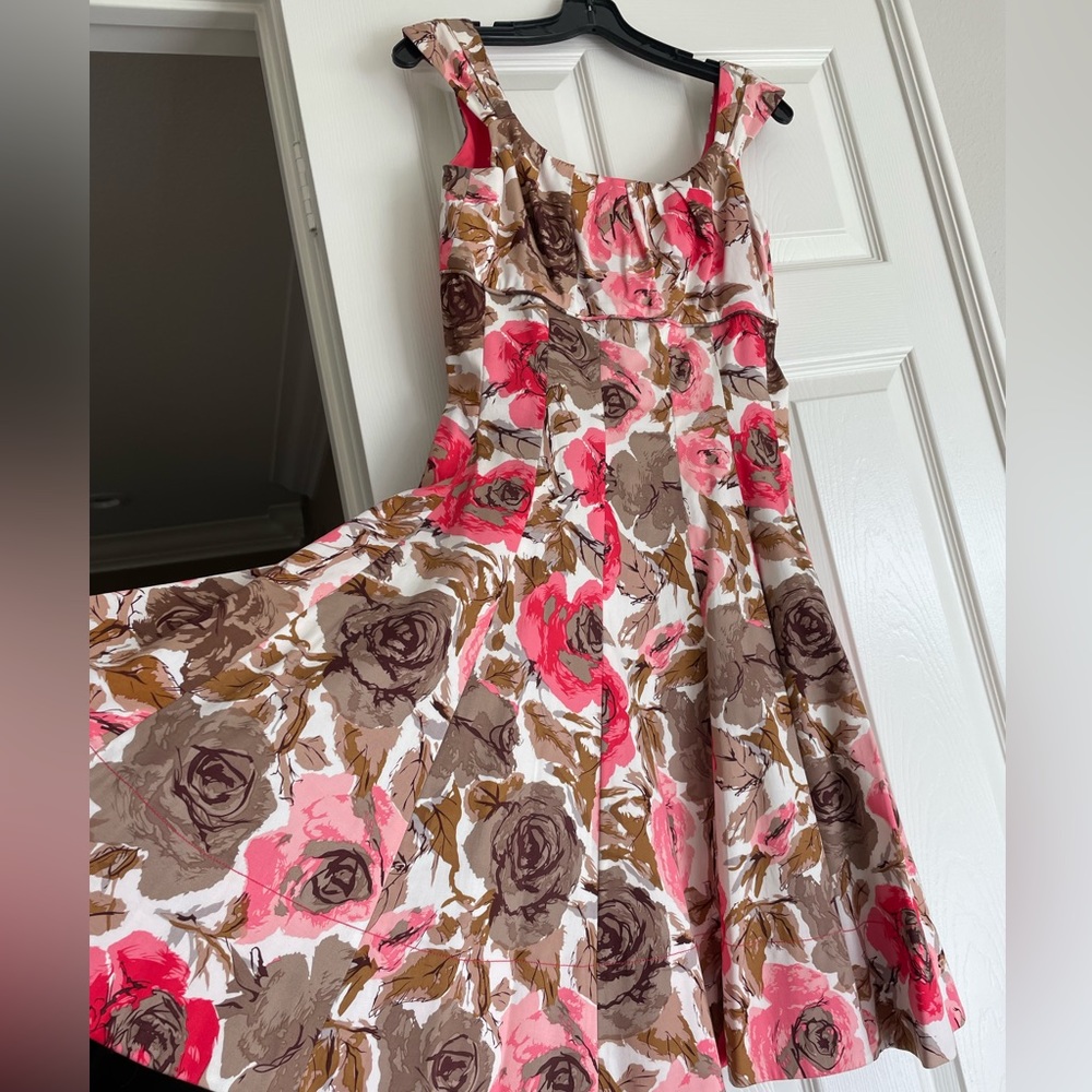 Maggie London floral sleeveless dress.  Size 4. Full skirt. Fitted waist